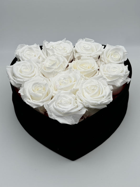 Roses blanches en cœur noir - Velours